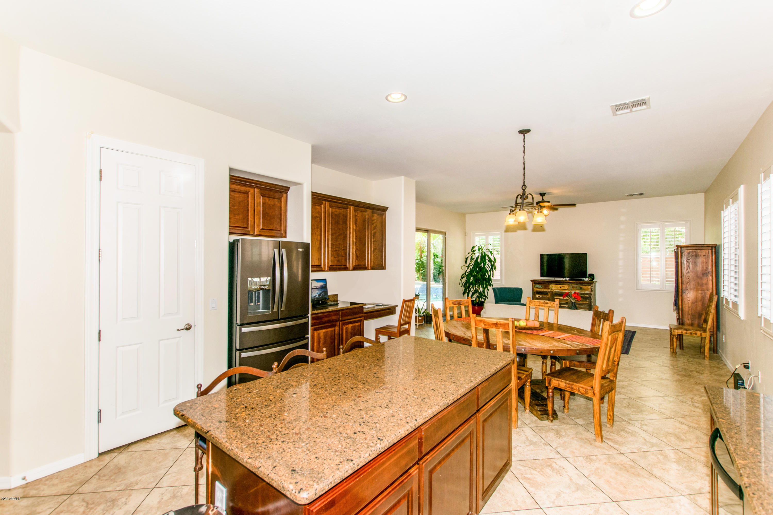 1296 East Bautista Road Gilbert, AZ 85297 - Photo 16 of 52 12 Kitchen