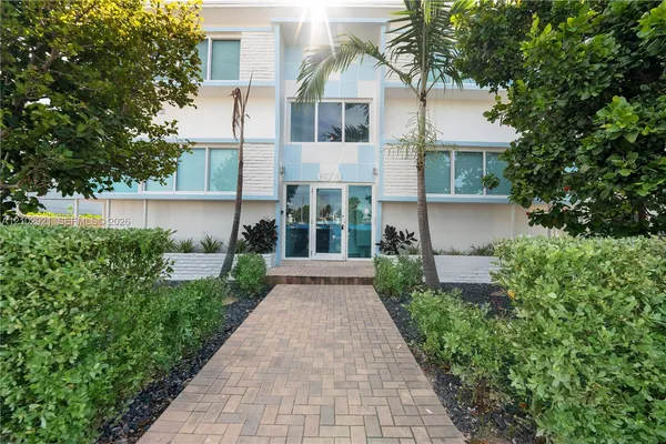 $1,600 | 6971 Carlyle Avenue, Unit 204, Miami Beach, FL 33141