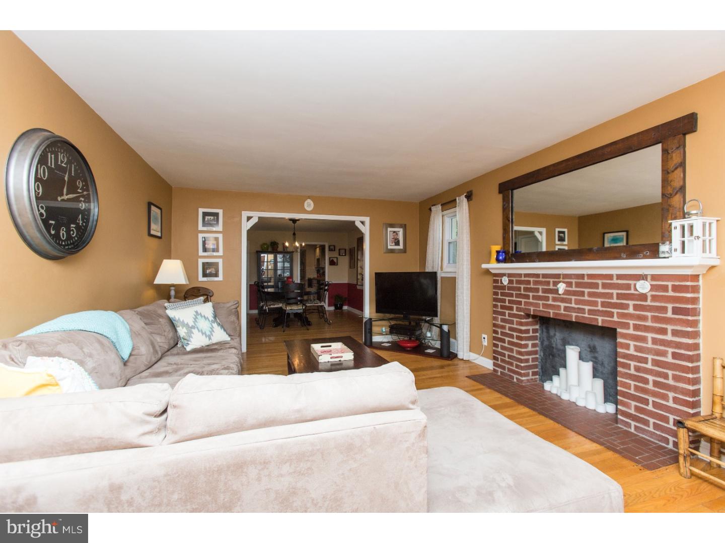 444 Prospect Road Springfield, PA 19064 - Photo 2 of 25 Living Room