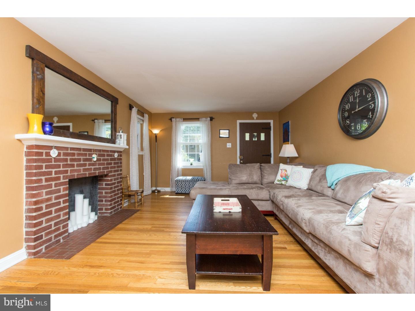 444 Prospect Road Springfield, PA 19064 - Photo 3 of 25 Living Room