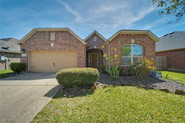 $2,400 | 1523 Bluestone Edge Lane, Pearland, TX 77089