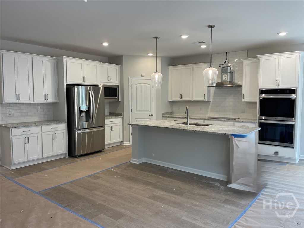 158 Como Drive Pooler, GA 31322 - Photo 5 of 21 Lots of Cabinets