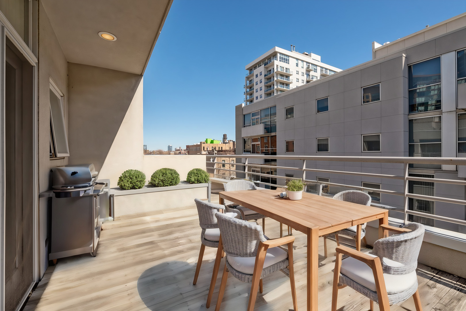 943 West Huron Street, Unit E Chicago, IL 60642 - Photo 8 of 12 a patio with table and chairs and potted plants