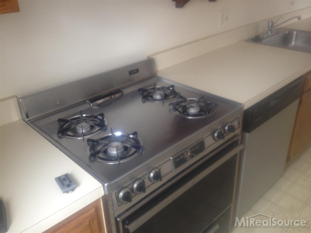 906 Neff Road Grosse Pointe, MI 48230 - Photo 3 of 21 31229076-2.JPG