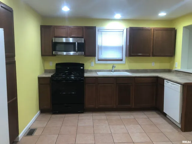 $94,900 | 802 North Indiana Avenue, Springfield, IL 62702