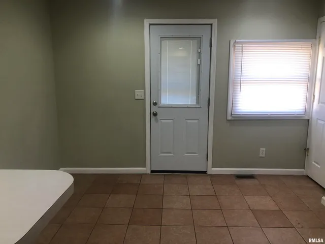 $94,900 | 802 North Indiana Avenue, Springfield, IL 62702