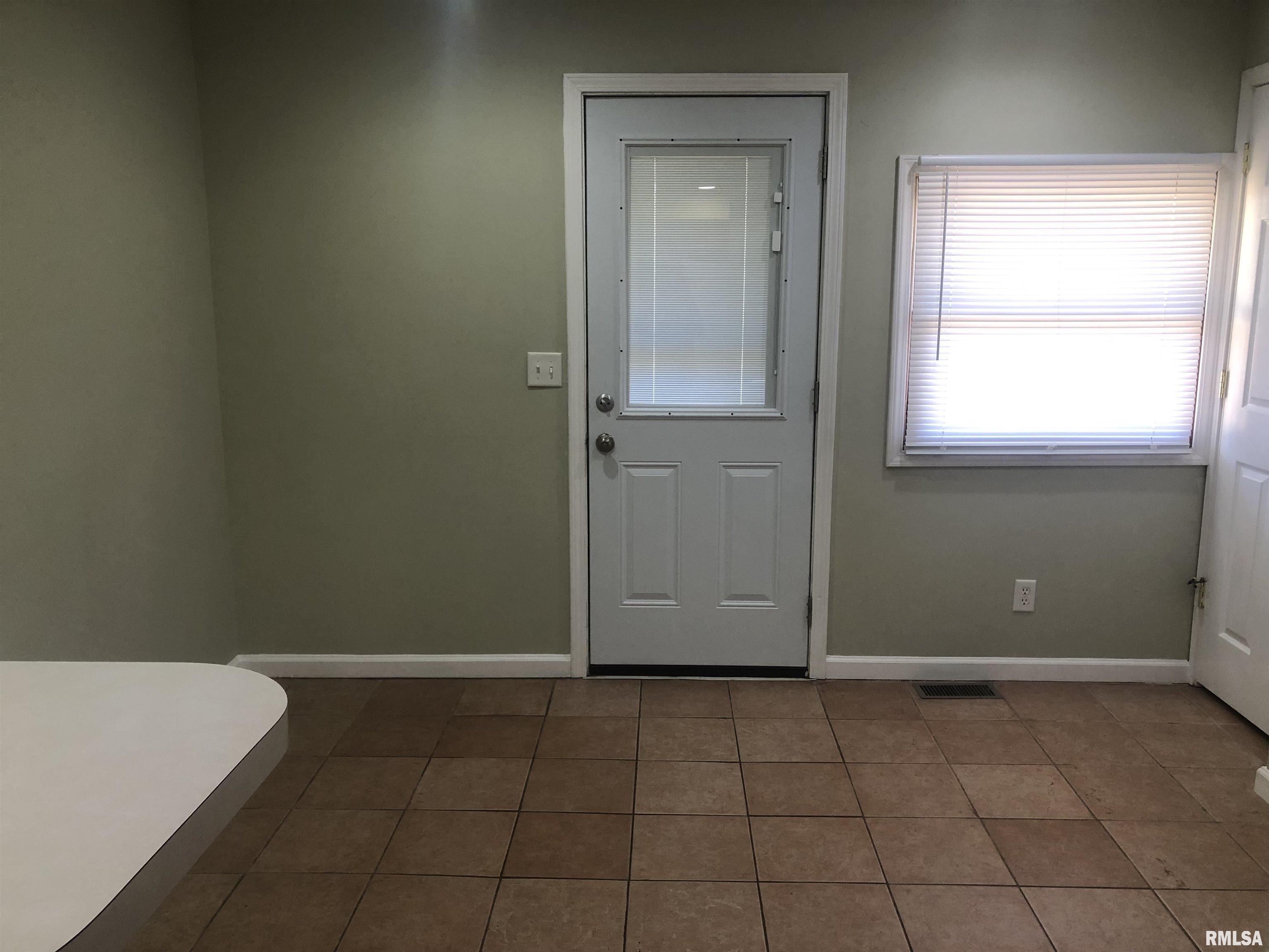 802 North Indiana Avenue Springfield, IL 62702 - Photo 9 of 23