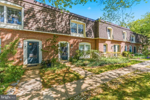 $380,000 | 8220 Carrleigh Parkway, Unit 11, Springfield, VA 22152
