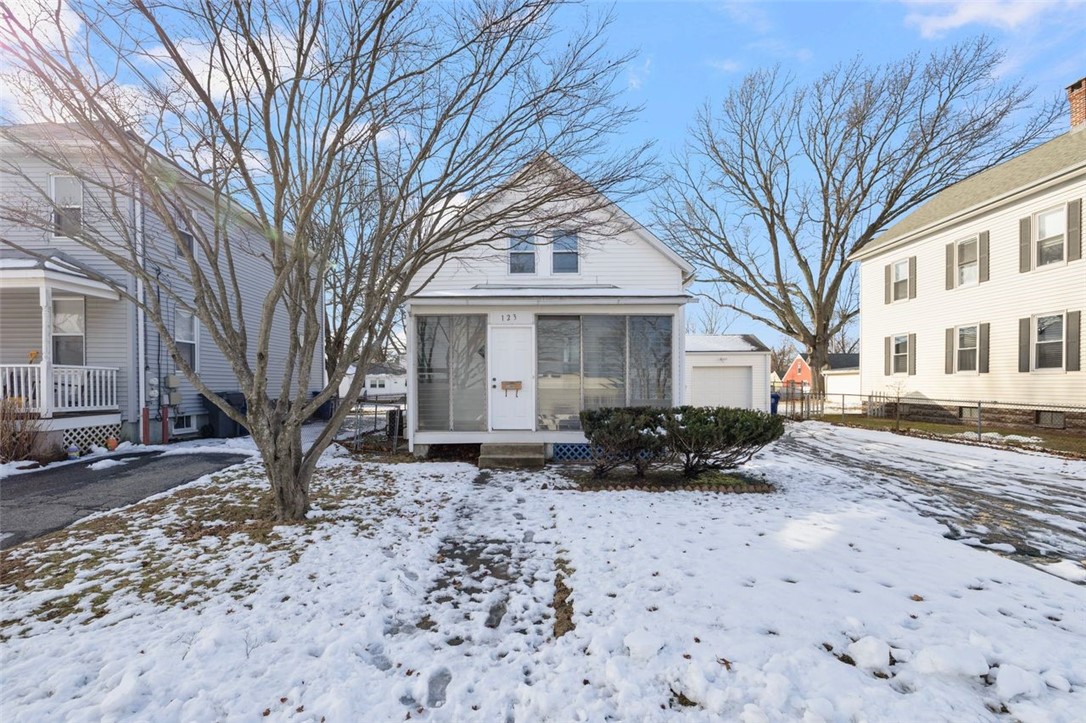 123 Harrington Avenue Warwick, RI 02888 - Photo 2 of 41
