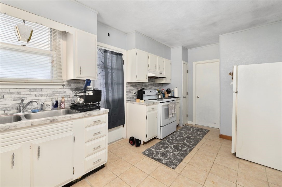 123 Harrington Avenue Warwick, RI 02888 - Photo 21 of 41