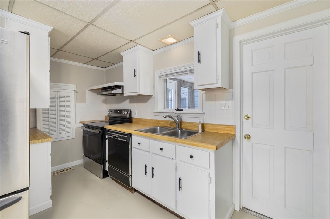 123 Harrington Avenue Warwick, RI 02888 - Photo 6 of 41