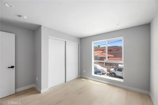 a view of livingroom with furniture