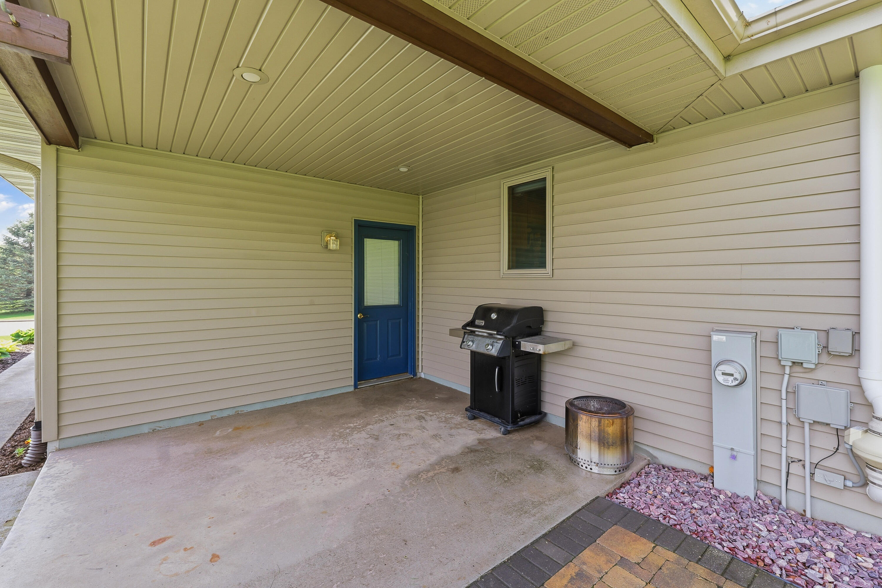 1616 Sandstone Lane Howards Grove, WI 53083 - Photo 36 of 47 Backyard Covered Patio