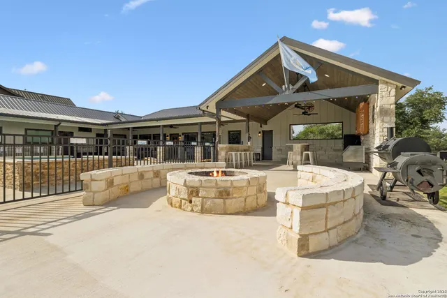 a view of outdoor space yard and patio
