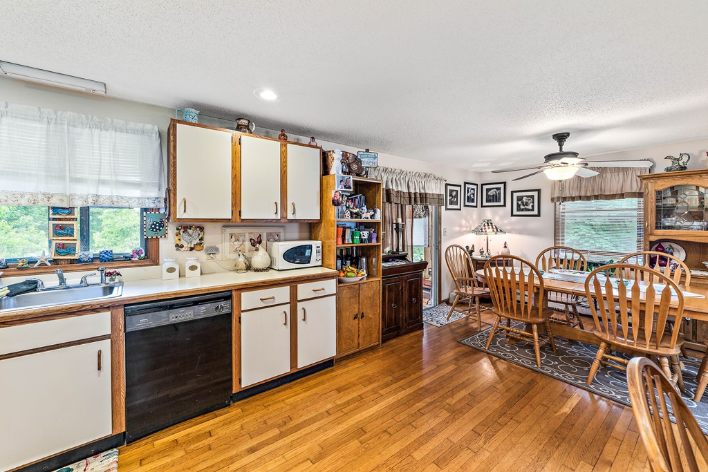 16 Shore Garden Road Hull, MA 02045 - Photo 3 of 29