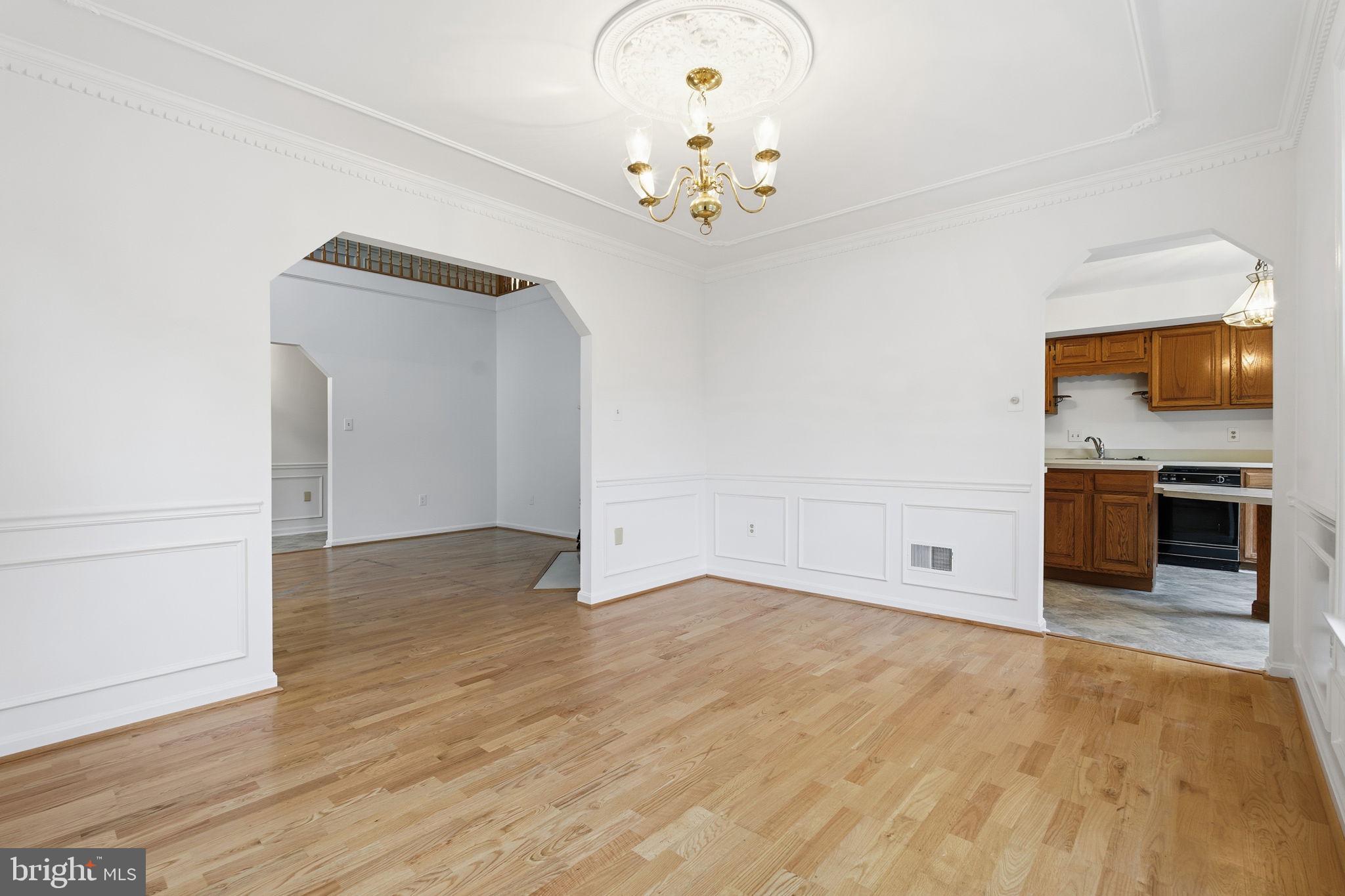 911 Boom Way Annapolis, MD 21401 - Photo 6 of 28 Bright dining room.