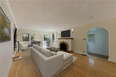 $470,000 | 6712 Linden Road, Kansas City, MO 64113