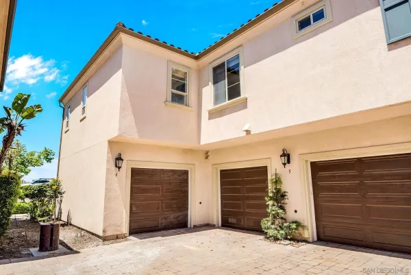 $839,000 | 2205 Andalusia Lane, Unit 6, Chula Vista, CA 91915