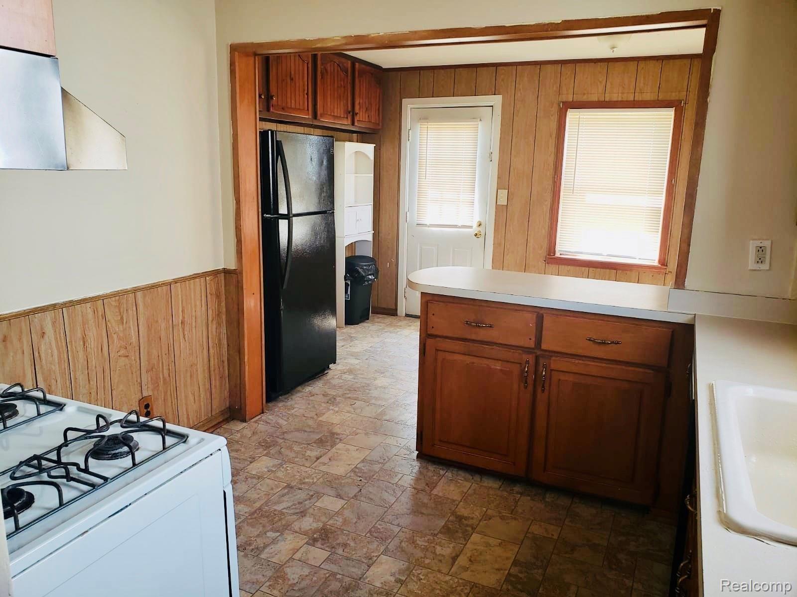 29015 Five Mile Road Livonia, MI 48154 - Photo 10 of 25 10 kitchen.jpg
