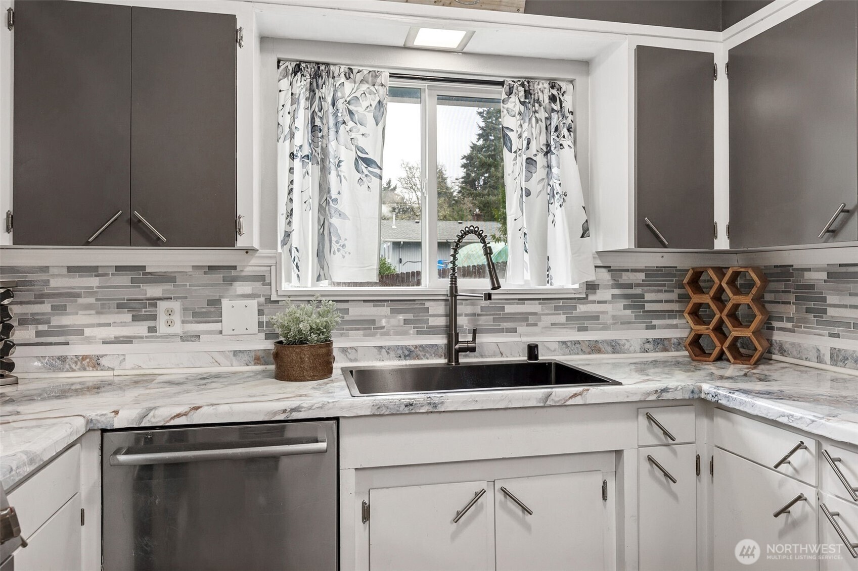 430 School Court Southeast Lacey, WA 98503 - Photo 9 of 25