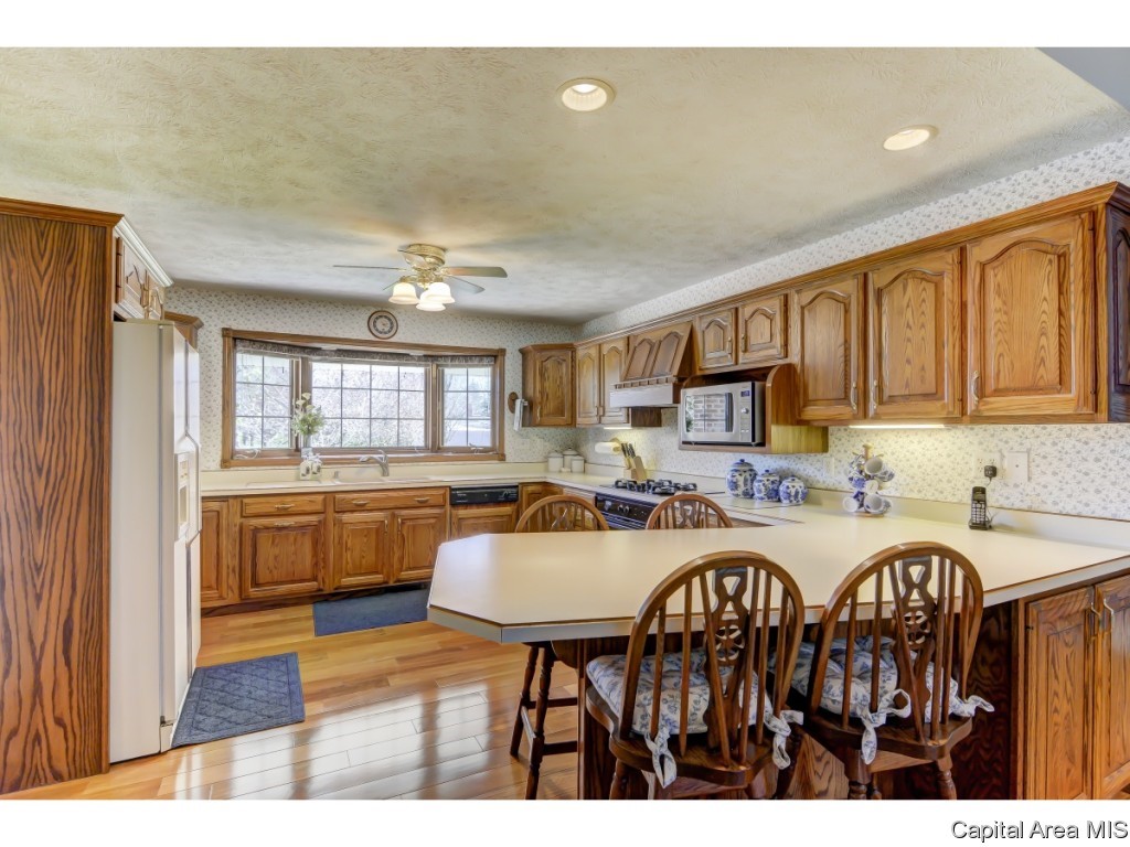 24550 Brookwood Hills Road Athens, IL 62613 - Photo 11 of 31 Gallery Image 11