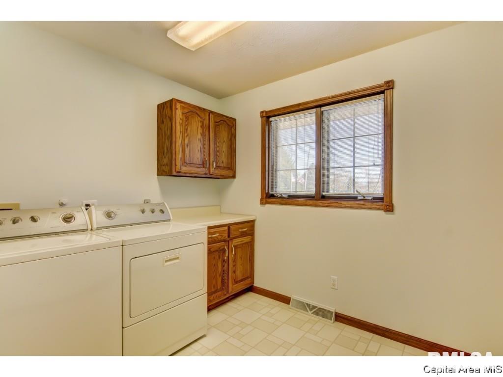 24550 Brookwood Hills Road Athens, IL 62613 - Photo 13 of 31 Gallery Image 13