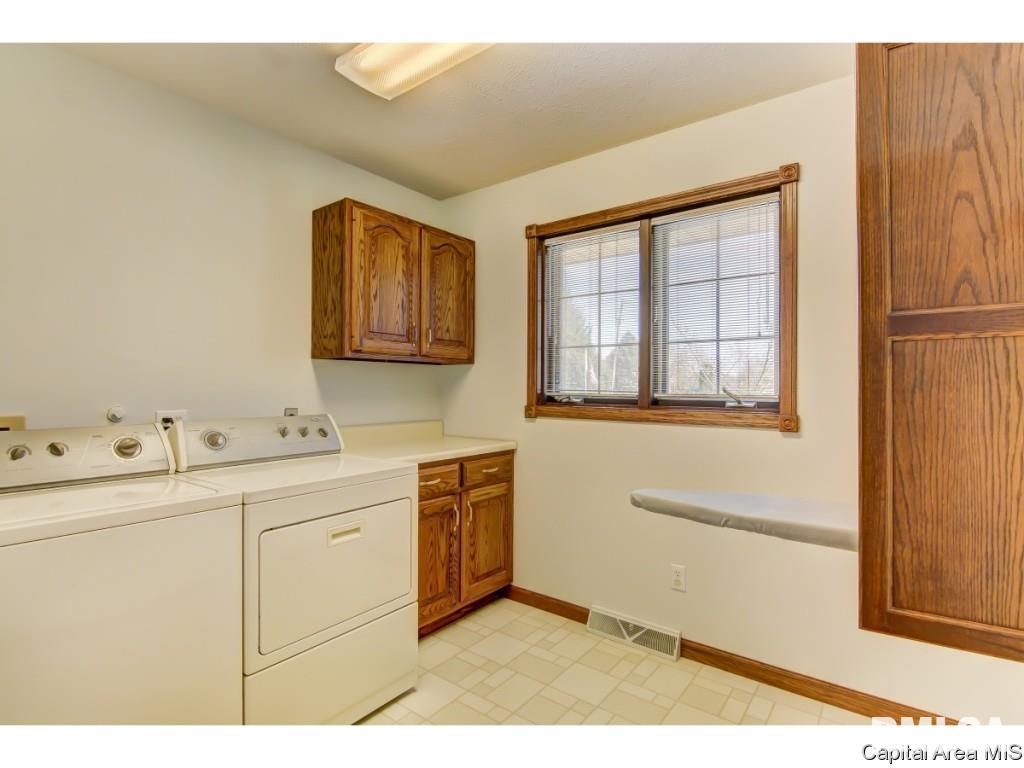 24550 Brookwood Hills Road Athens, IL 62613 - Photo 14 of 31 Gallery Image 14