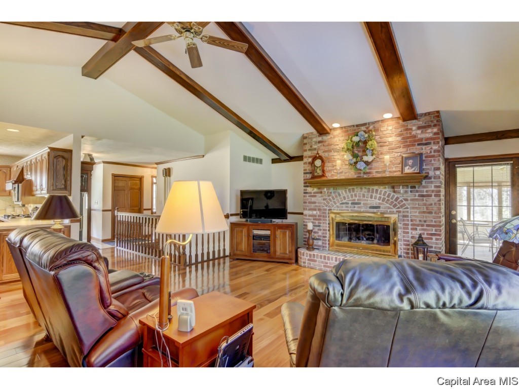 24550 Brookwood Hills Road Athens, IL 62613 - Photo 6 of 31 Gallery Image 6