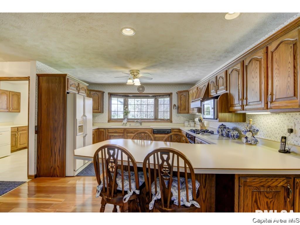 24550 Brookwood Hills Road Athens, IL 62613 - Photo 9 of 31 Gallery Image 9