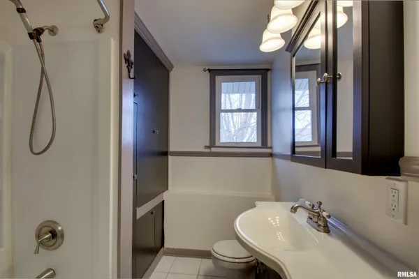 $259,900 | 2208 Vermont Street, Quincy, IL 62301