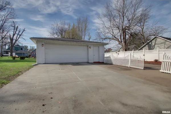 $259,900 | 2208 Vermont Street, Quincy, IL 62301