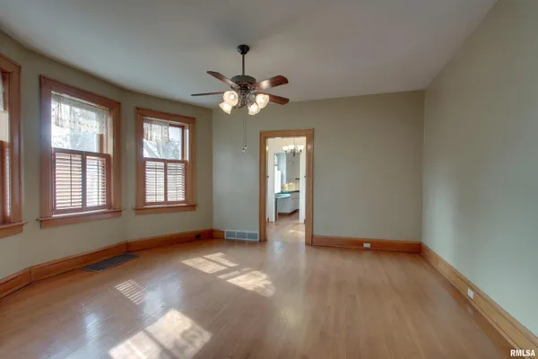 $259,900 | 2208 Vermont Street, Quincy, IL 62301