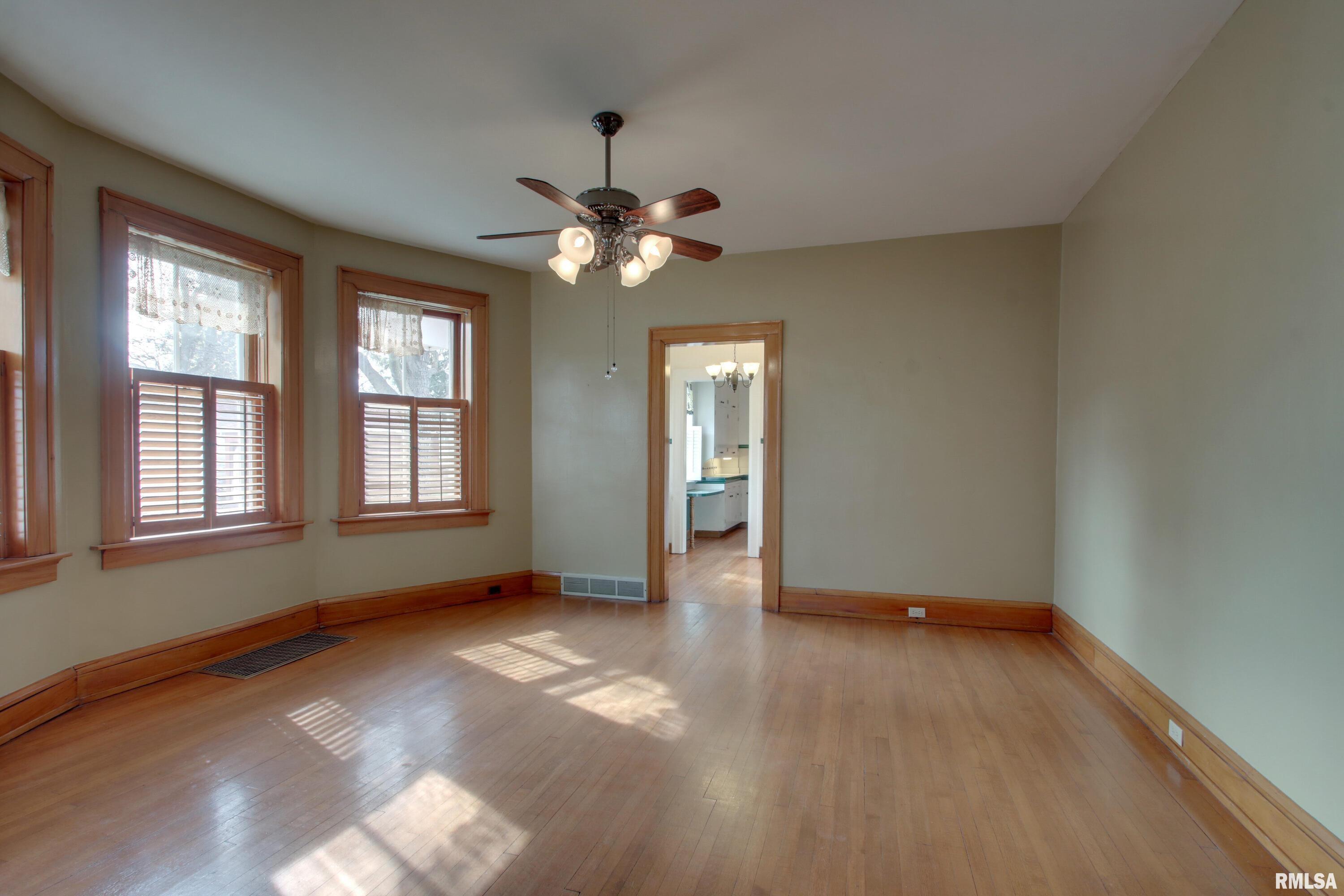 2208 Vermont Street Quincy, IL 62301 - Photo 5 of 27
