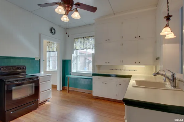 $259,900 | 2208 Vermont Street, Quincy, IL 62301