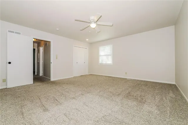 $2,145 | 303 East 11th Street, Kearney, MO 64060