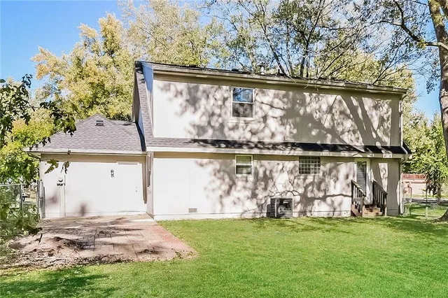 $2,145 | 303 East 11th Street, Kearney, MO 64060