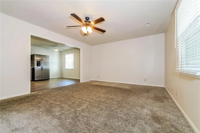 $2,145 | 303 East 11th Street, Kearney, MO 64060