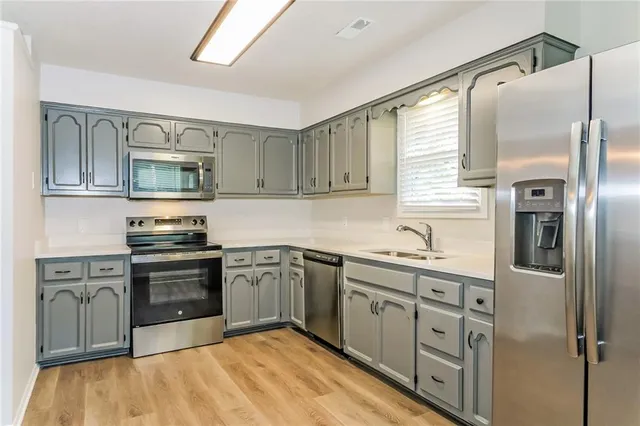 $2,145 | 303 East 11th Street, Kearney, MO 64060