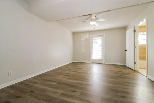 $2,145 | 303 East 11th Street, Kearney, MO 64060