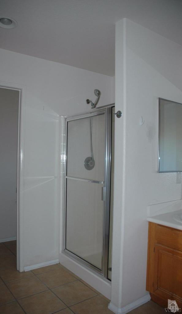 802 Pivot Point Way Oxnard, CA 93035 - Photo 11 of 13 a bathroom with a shower