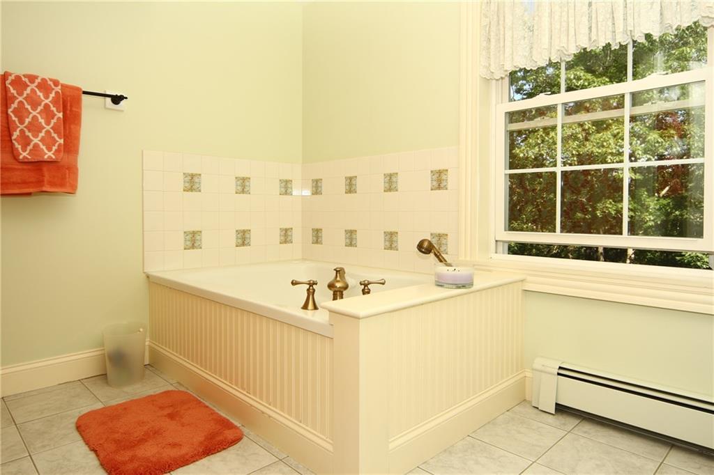 372 Main Road Phippsburg, ME 04562 - Photo 25 of 35 Second Floor Bath