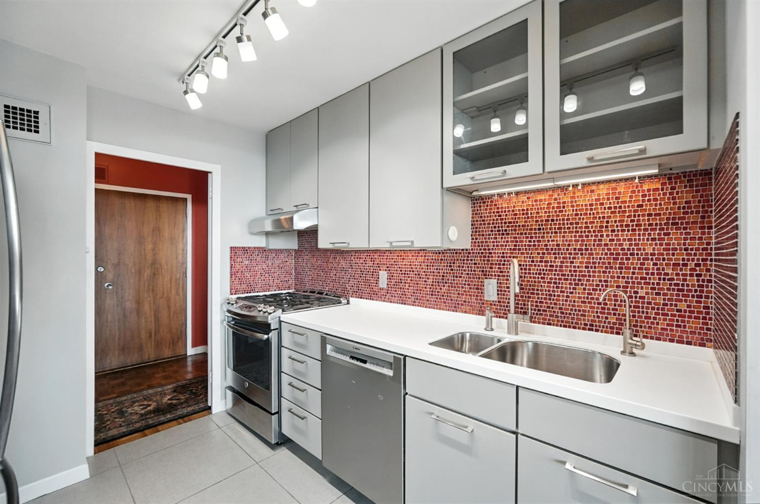 2324 Madison Road, Unit 1709 Cincinnati, OH 45208 - Photo 32 of 93 Gallery Image 32