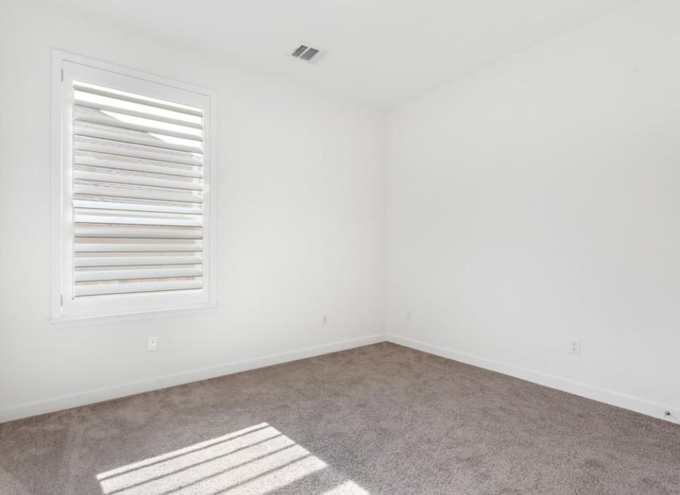 121 San Domenico Cove Georgetown, TX 78628 - Photo 20 of 24 an empty room with a window