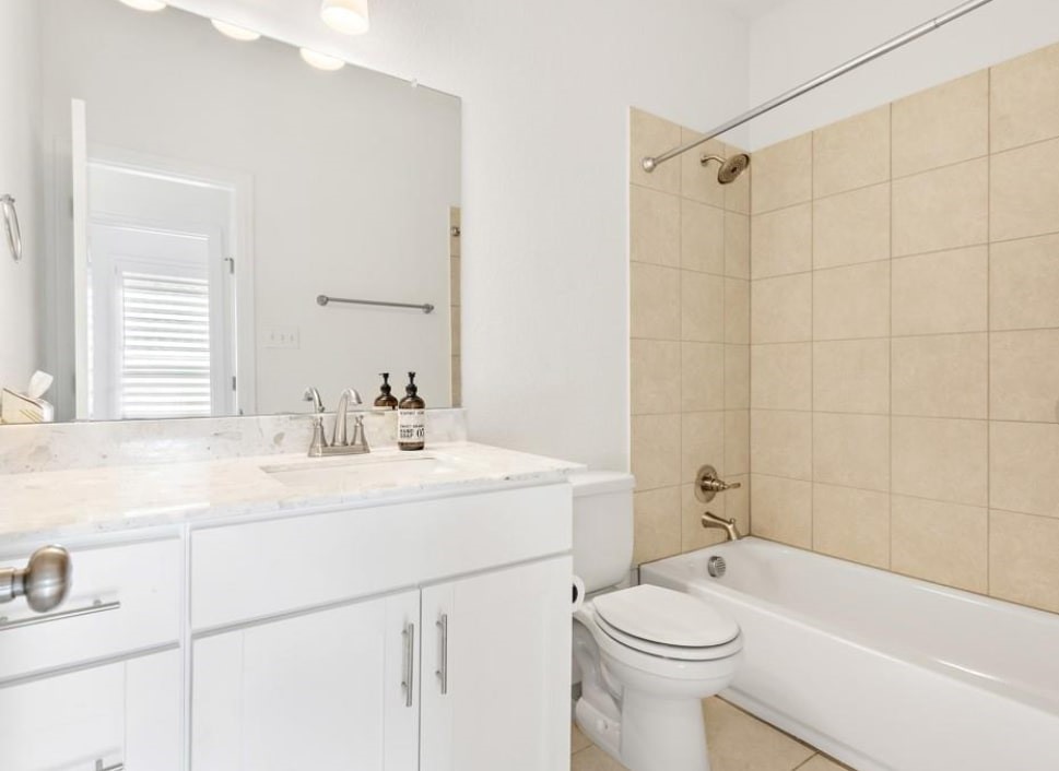 121 San Domenico Cove Georgetown, TX 78628 - Photo 21 of 24 a bathroom with a sink a toilet and shower