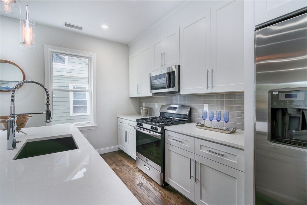 757 Washington Street, Unit 1 Boston, MA 02124 - Photo 3 of 17