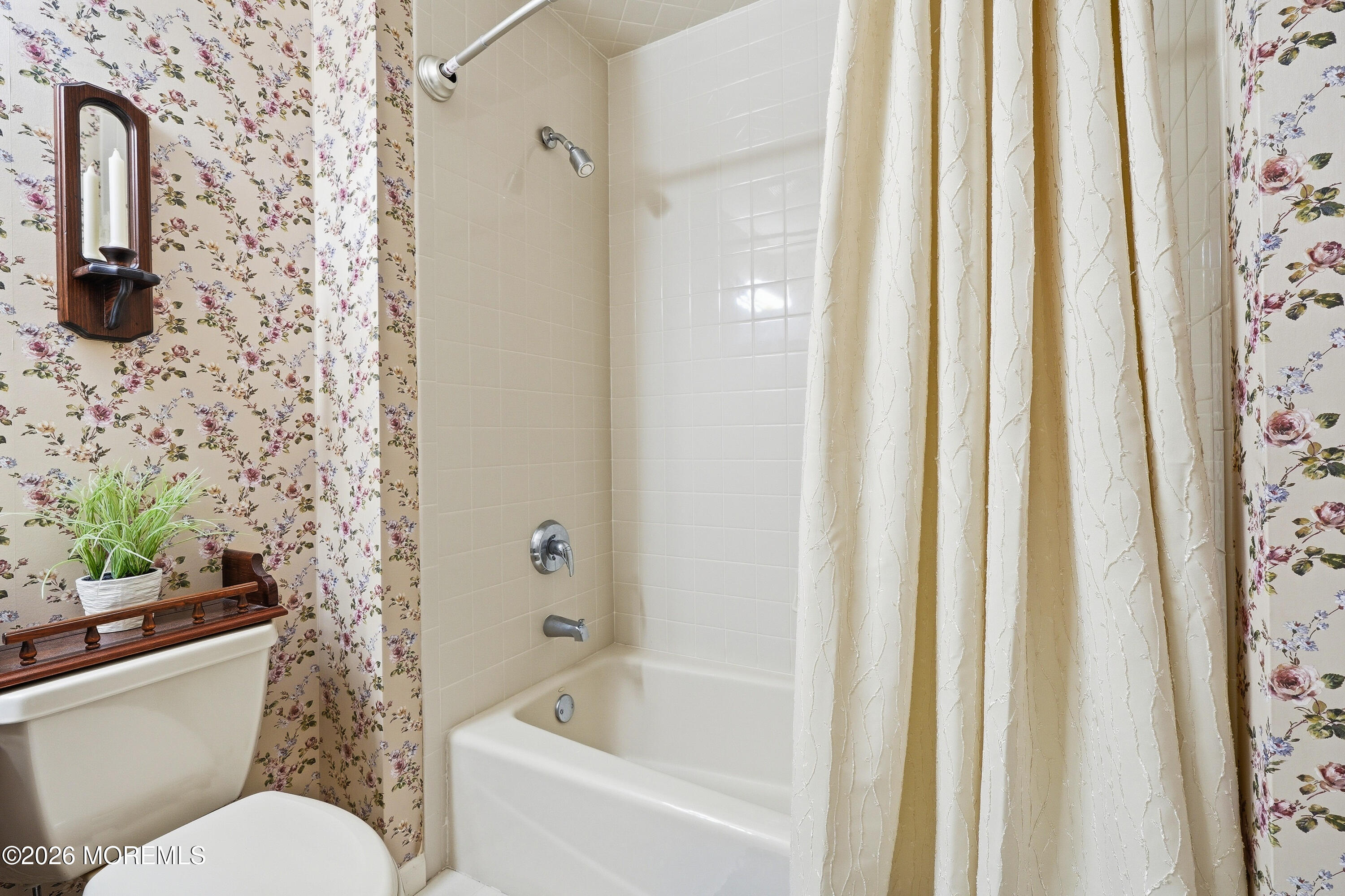 8 Casco Court Lakewood, NJ 08701 - Photo 39 of 56 a bathroom with a bathtub and shower