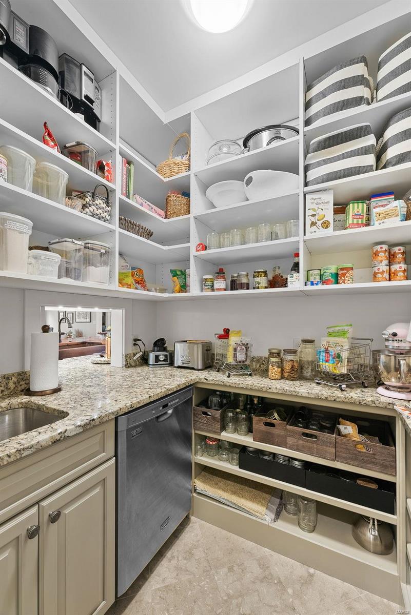 809 North Spoede Road St. Louis, MO 63141 - Photo 13 of 52 Gallery Image 13