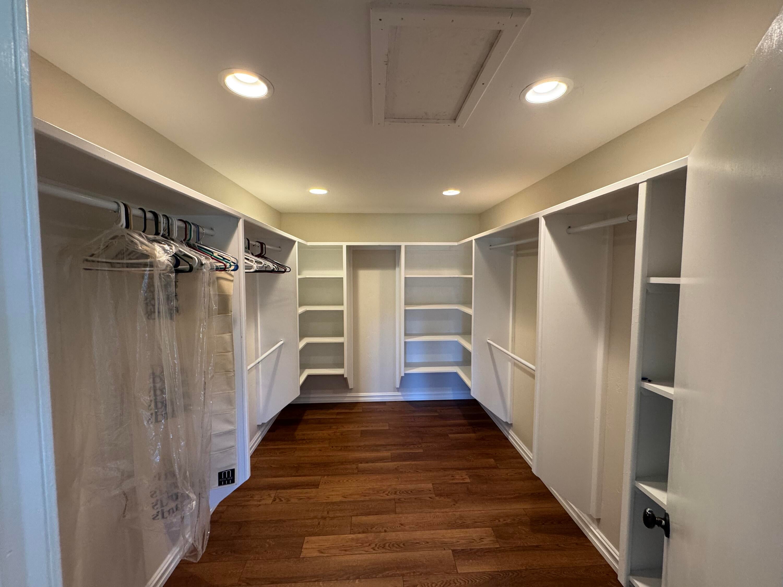 28190 South 630 Road Grove, OK 74344 - Photo 7 of 25 master closet