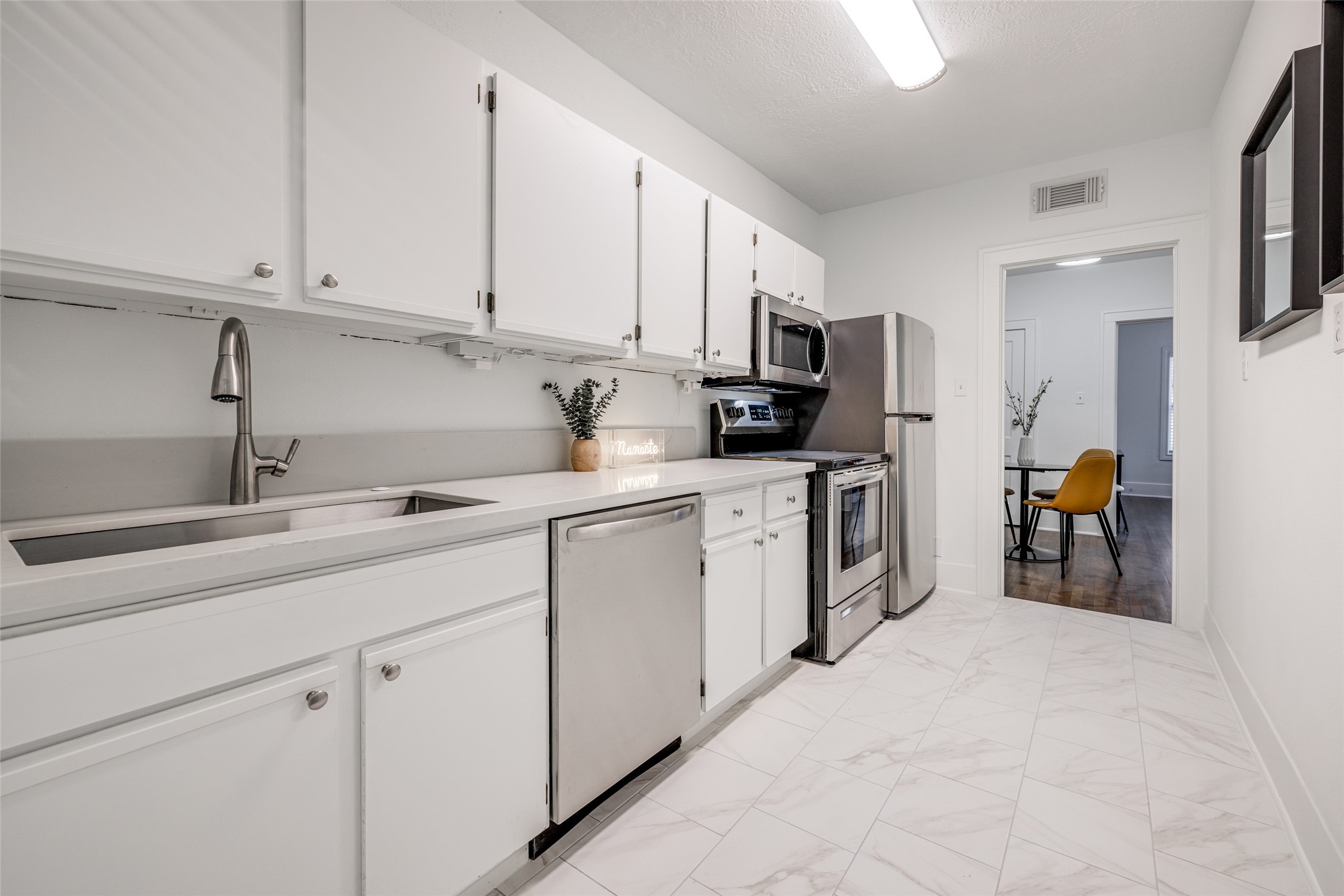 605 Bomar Street, Unit 3 Houston, TX 77006 - Photo 22 of 27 a kitchen with cabinets and appliances