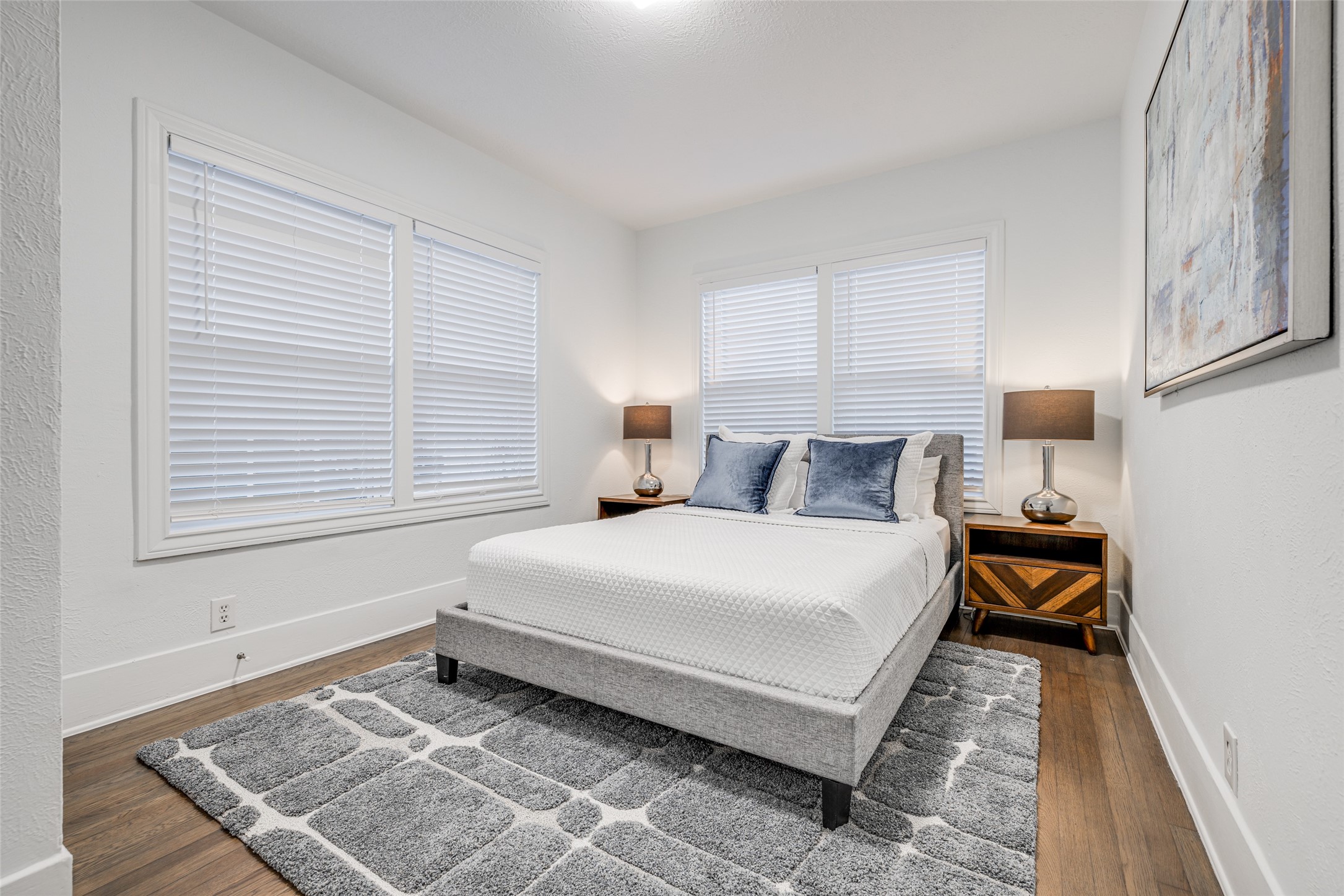 605 Bomar Street, Unit 3 Houston, TX 77006 - Photo 24 of 27 a bedroom with a bed and window